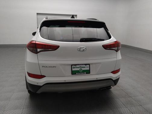 White 2018 Hyundai TUCSON Value