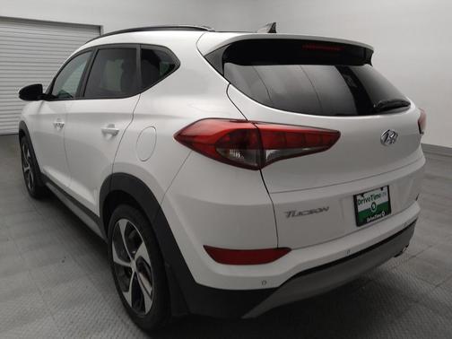 White 2018 Hyundai TUCSON Value