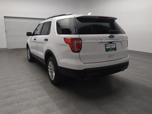 Oxford White 2017 Ford Explorer Base