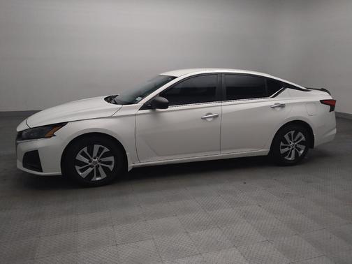 Glacier White 2024 Nissan Altima S FWD