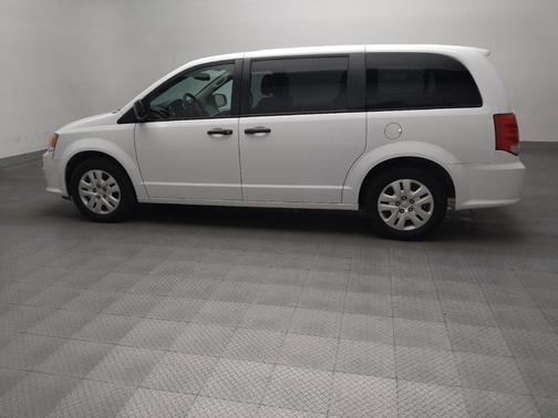 White Knuckle Clearcoat 2019 Dodge Grand Caravan SE