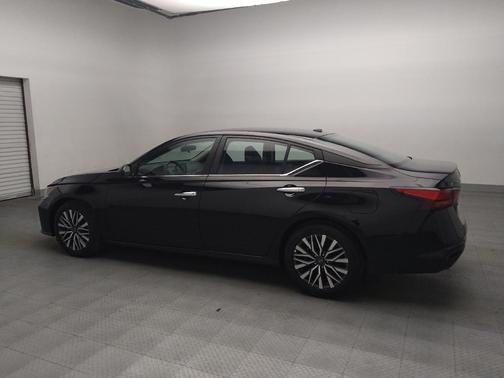 Super Black 2025 Nissan Altima 2.5 SV