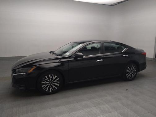 Super Black 2025 Nissan Altima 2.5 SV