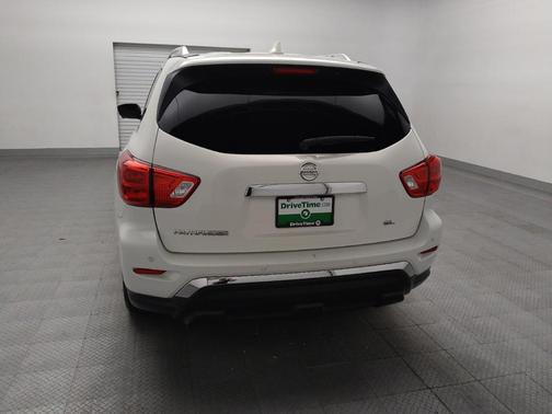 White 2019 Nissan Pathfinder SL