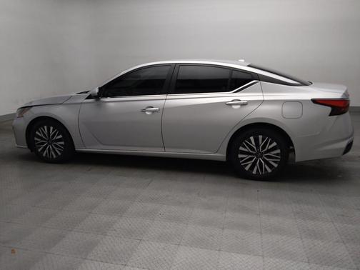 Brilliant Silver Metallic 2023 Nissan Altima 2.5 SV