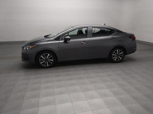Gray 2024 Nissan Versa 1.6 SV