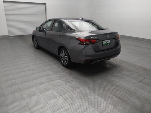 Gray 2024 Nissan Versa 1.6 SV