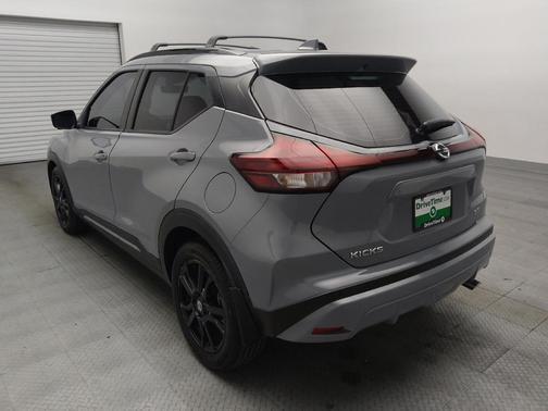 Gray 2021 Nissan Kicks SR