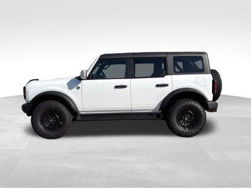 Oxford White 2026 Ford Bronco Outer Banks