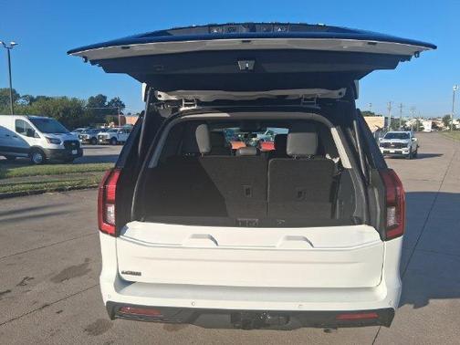 White Metallic 2027 Ford Expedition Active