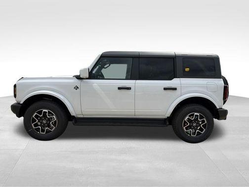 Oxford White 2026 Ford Bronco Outer Banks
