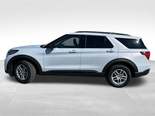 Space White Metallic 2026 Ford Explorer Active