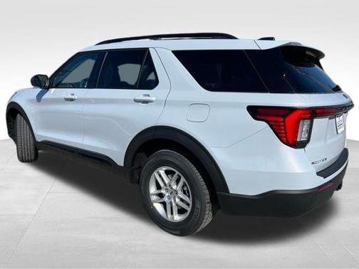 Space White Metallic 2026 Ford Explorer Active