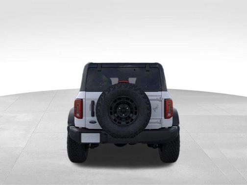 Oxford White 2026 Ford Bronco Outer Banks