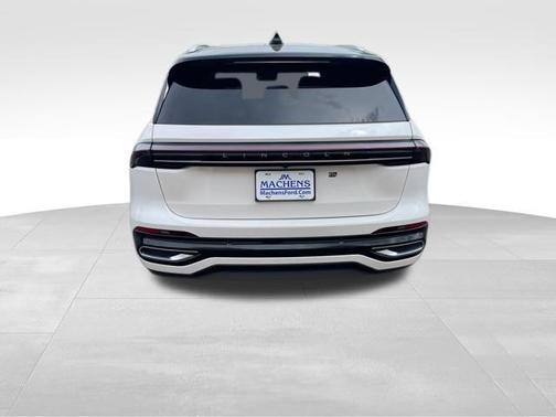 White Platinum 2026 Lincoln Nautilus Reserve