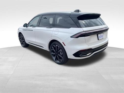 White Platinum 2026 Lincoln Nautilus Reserve