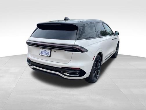 White Platinum 2026 Lincoln Nautilus Reserve