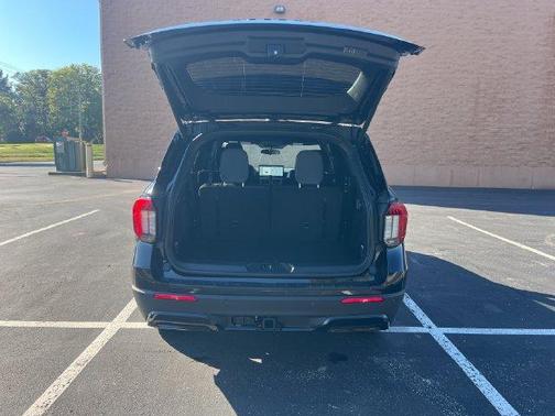 Black Metallic 2027 Ford Explorer ST-Line