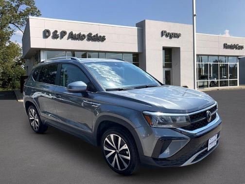 Platinum Gray Metallic 2024 Volkswagen Taos 1.5T SE