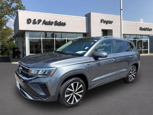 Platinum Gray Metallic 2024 Volkswagen Taos 1.5T SE