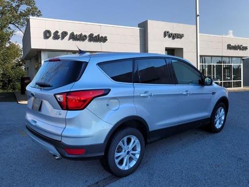 Photo 2 of 21 of 2019 Ford Escape SE