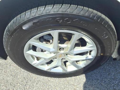 Summit White 2023 Chevrolet Equinox 2LT