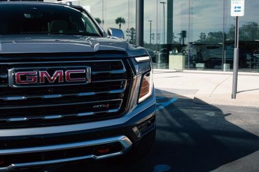 2025 GMC Yukon 4WD AT4