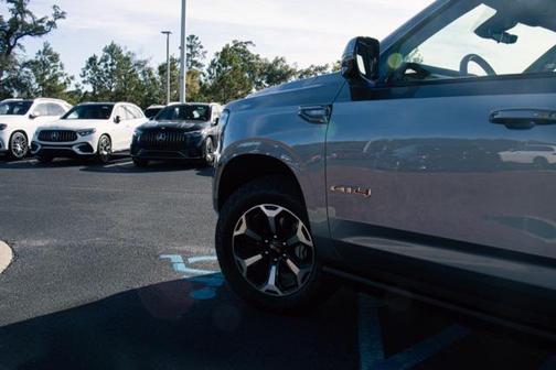 2025 GMC Yukon 4WD AT4