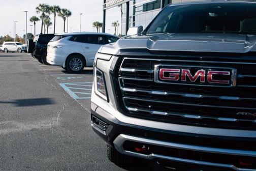 2025 GMC Yukon 4WD AT4