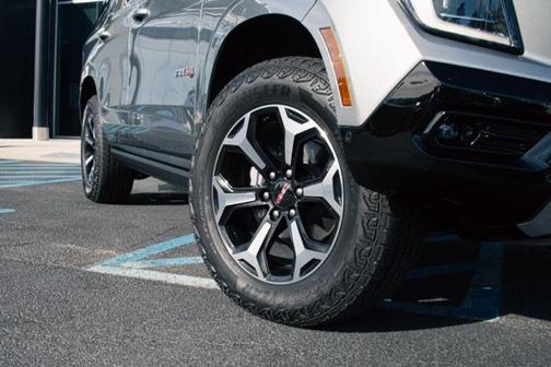 2025 GMC Yukon 4WD AT4