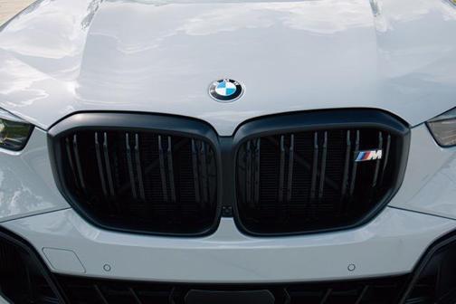 2025 BMW X5 M60i