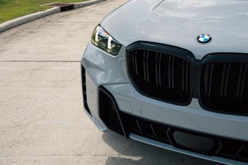 2025 BMW X5 M60i