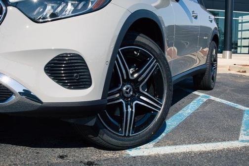 2026 Mercedes-Benz GLC 300 4MATIC