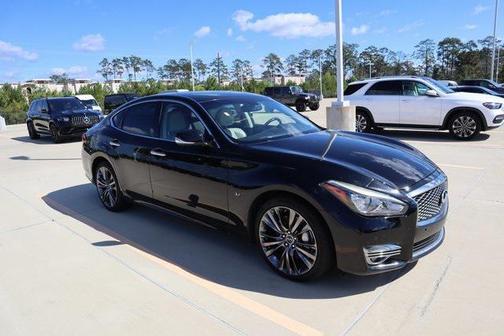 2017 INFINITI Q70 3.7