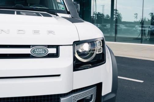 2022 Land Rover Defender 110 SE