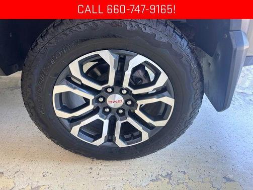 Desert Sand Metallic 2024 GMC Canyon AT4