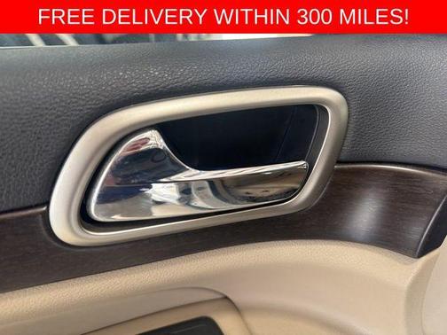 Bright White Clearcoat 2014 Jeep Grand Cherokee Laredo