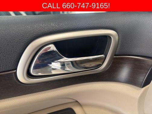 Bright White Clearcoat 2014 Jeep Grand Cherokee Laredo