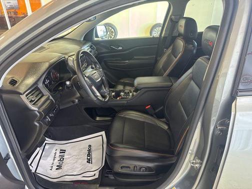 2023 GMC Acadia AWD AT4