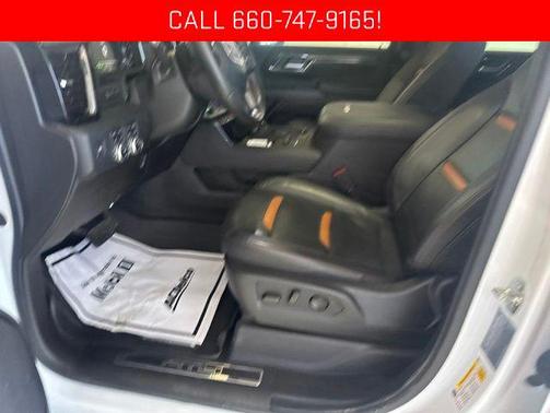 Summit White 2024 GMC Sierra 2500 AT4