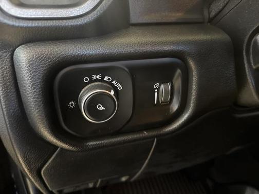 2021 RAM 2500 Tradesman Crew Cab 4x4 6'4' Box