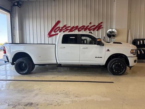 2024 RAM 3500 Laramie Crew Cab 4x4 8' Box