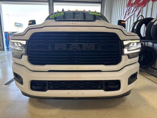 2024 RAM 3500 Laramie Crew Cab 4x4 8' Box