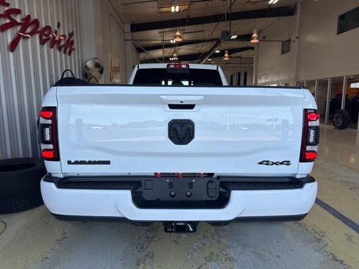 2024 RAM 3500 Laramie Crew Cab 4x4 8' Box