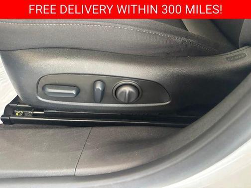 Summit White 2024 Chevrolet Malibu FWD 1LT