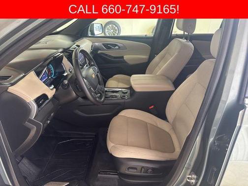 Silver Sage Metallic 2023 Chevrolet Traverse LT Cloth