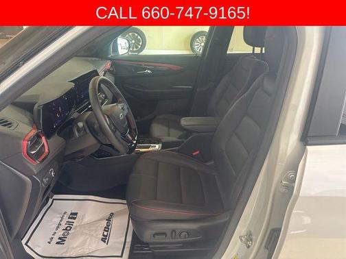 Iridescent Pearl Tricoat 2024 Chevrolet Trailblazer RS