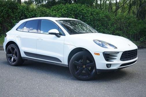 Photo 3 of 32 of 2017 Porsche Macan Base