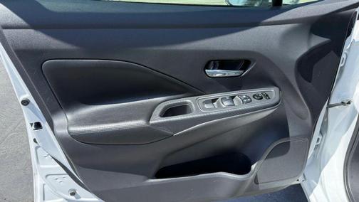 Aspen White TriCoat Pearl 2020 Nissan Versa 1.6 SV