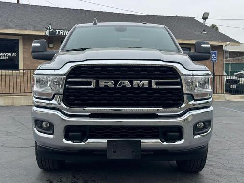 Billet Silver Metallic Clearcoat 2024 RAM 2500 Big Horn Crew Cab 4x4 8' Box
